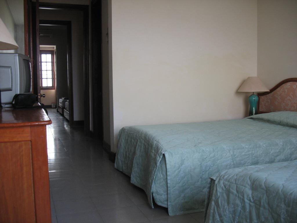 Ngu Binh Hue Hotel Exterior photo