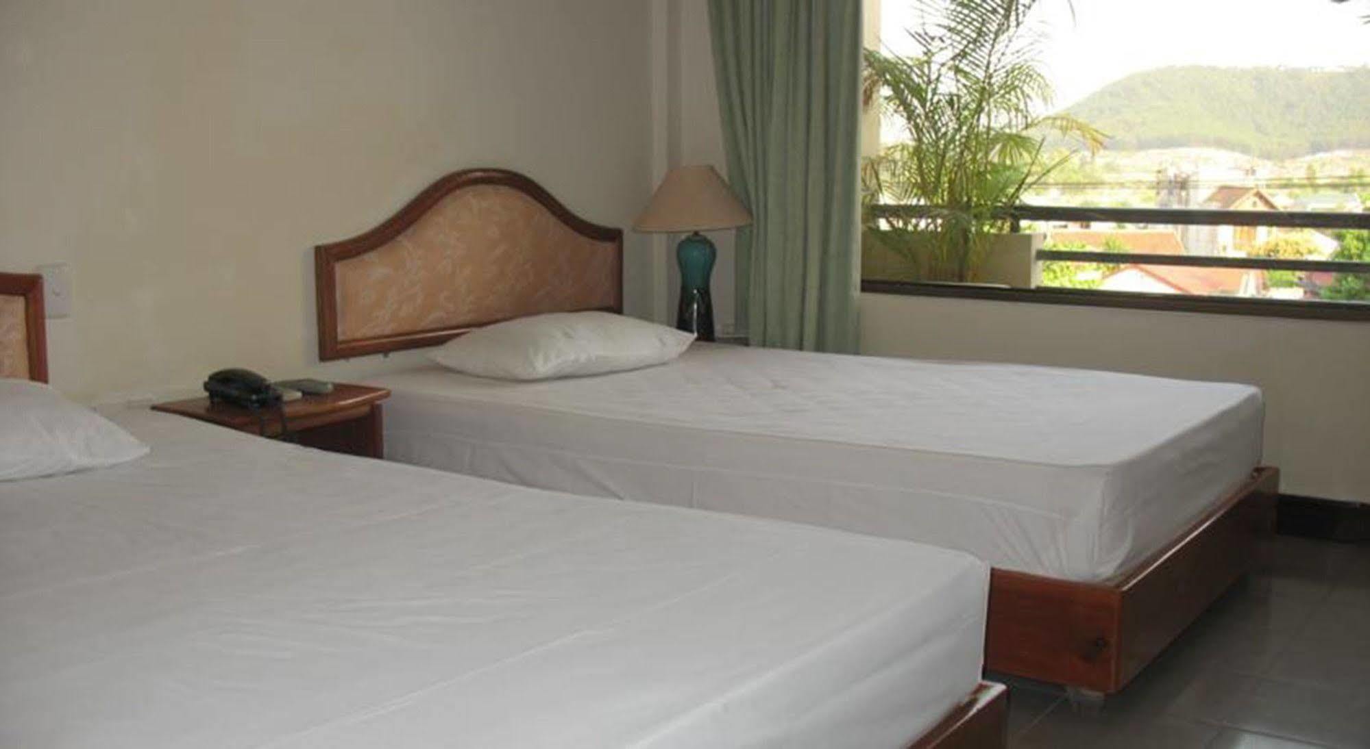 Ngu Binh Hue Hotel Exterior photo